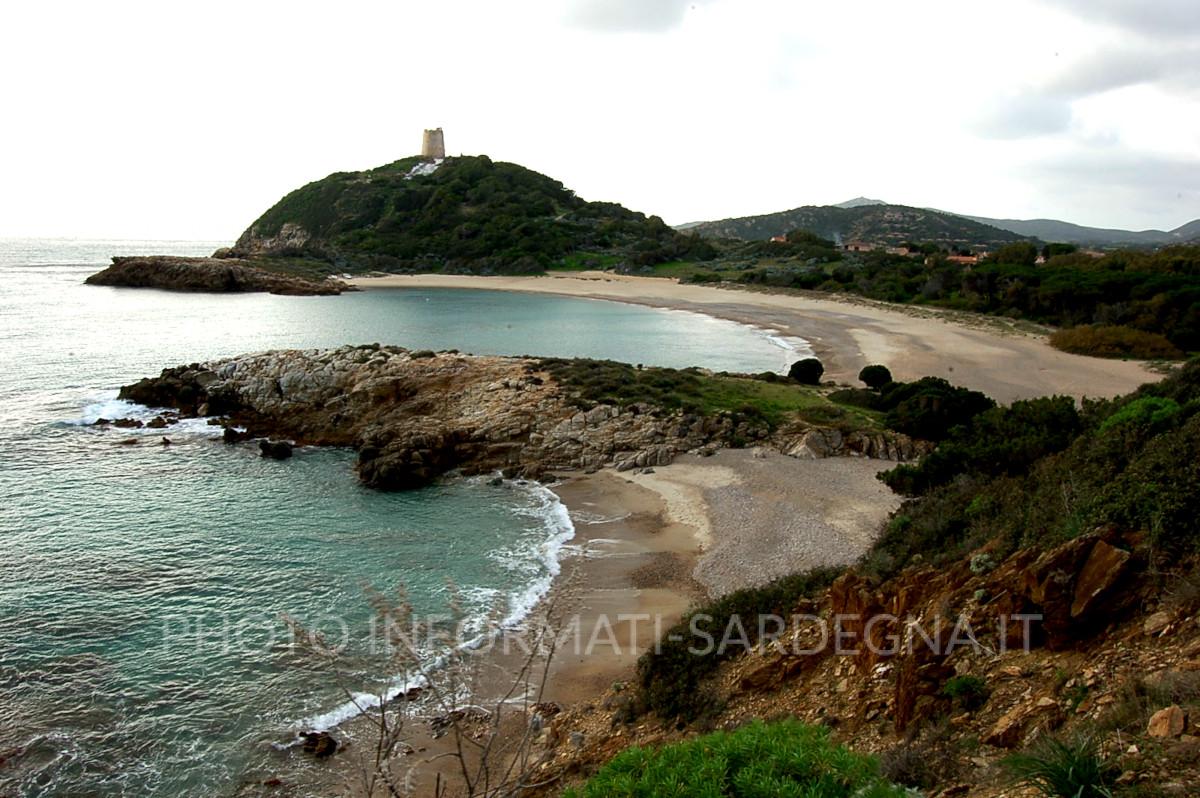 Baia di Chia, estremità est