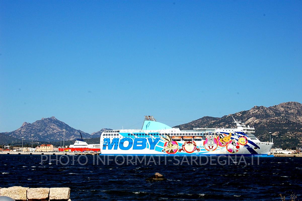 Attracco navi passeggeri all'Isola Bianca