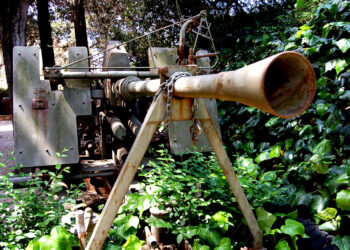 Cannone del primo novecento esposto nel cortile del Castello di Sanluri