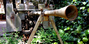 Cannone del primo novecento esposto nel cortile del Castello di Sanluri