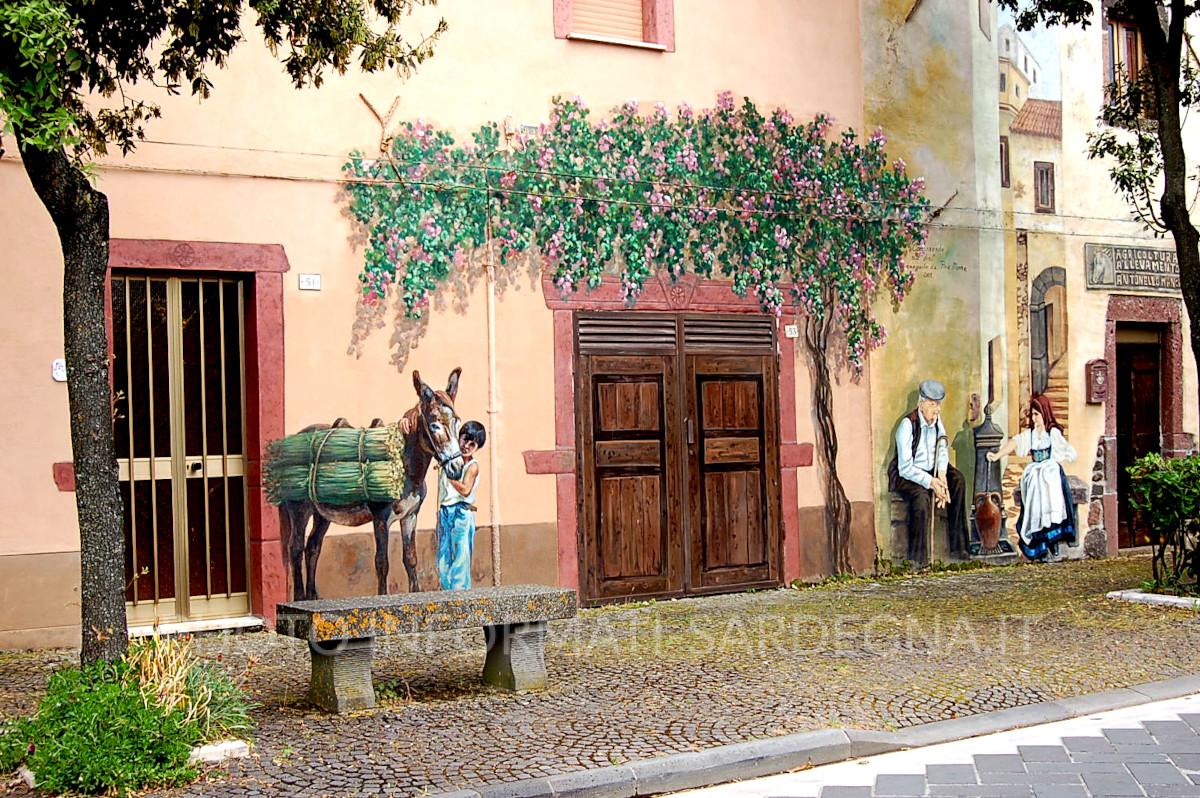 Tinnura. Murales