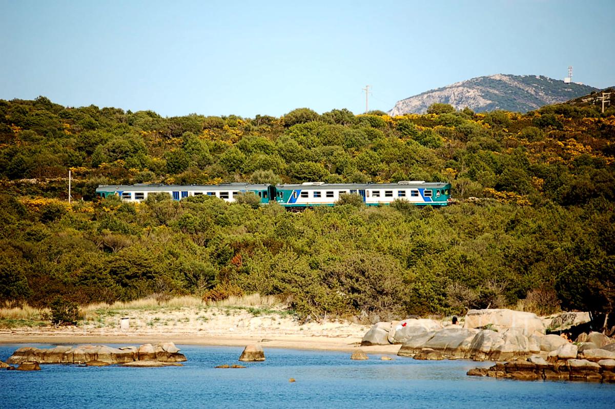 Il passaggio della ferrovia nei pressi di Marinedda
