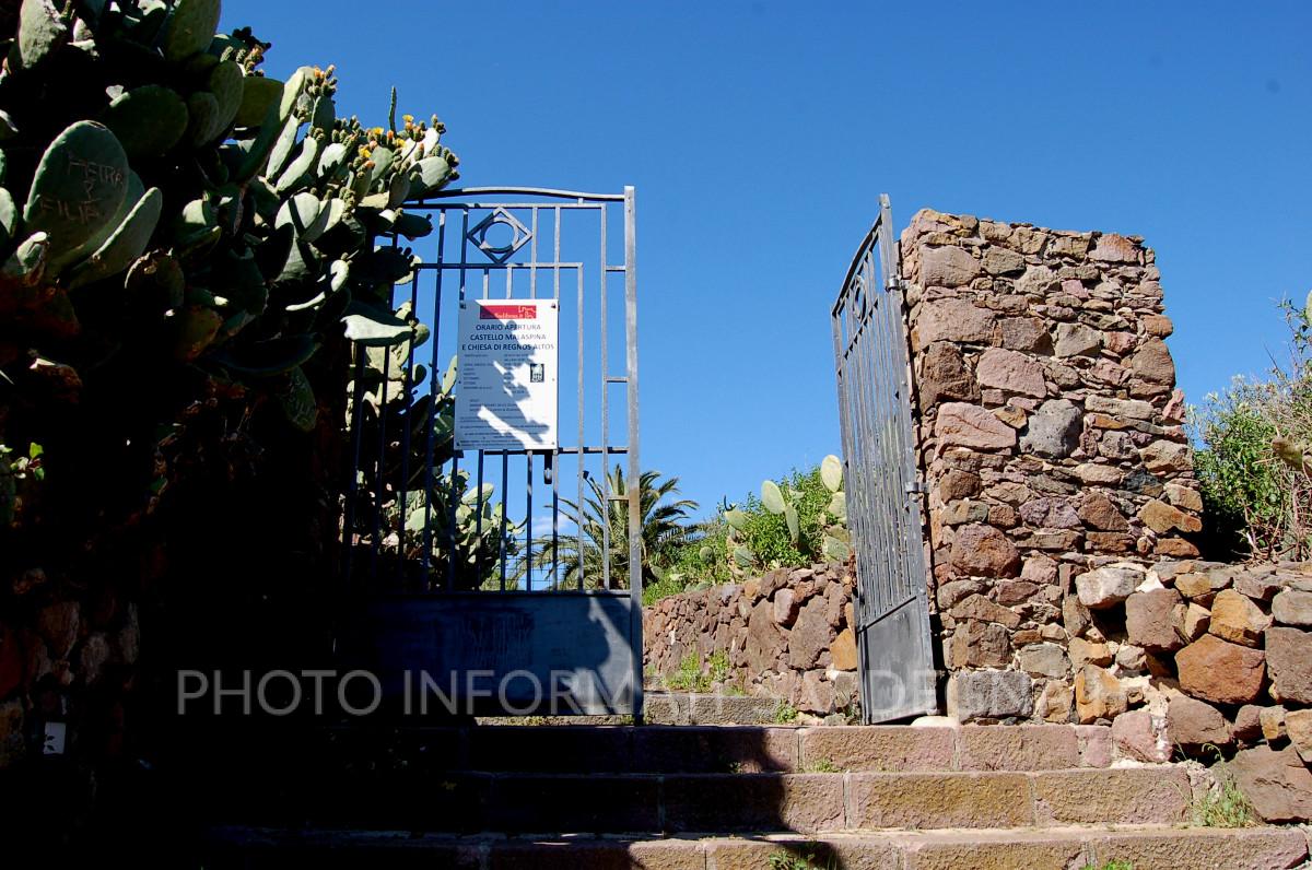 Ingresso al maniero