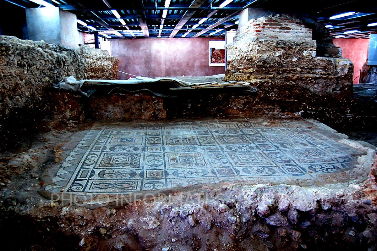 Parti del sito archeologico custodite dentro l'Antiquarium Turritano