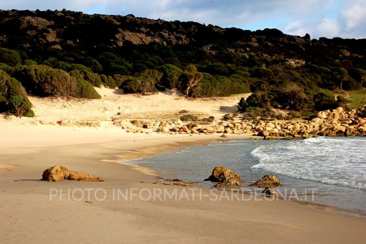 Baia di Chia: mare cristallino, dune e natura selvaggia