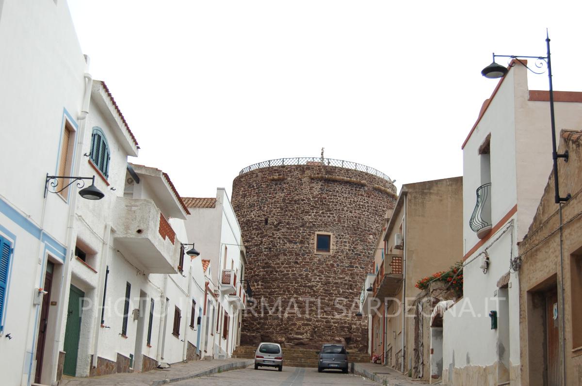 Il centro abitato a ridosso della torre spagnola