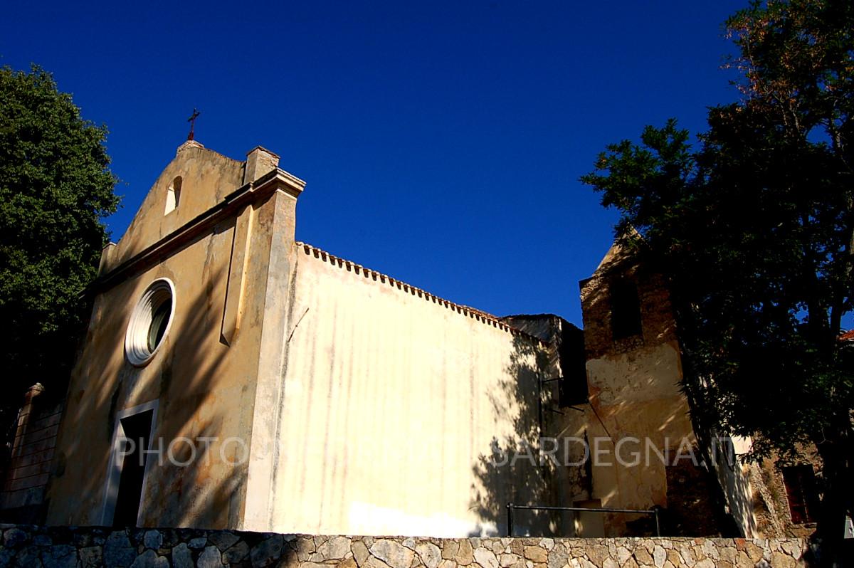 Lo spaccato della facciata e del lato nord. Osini Vecchia