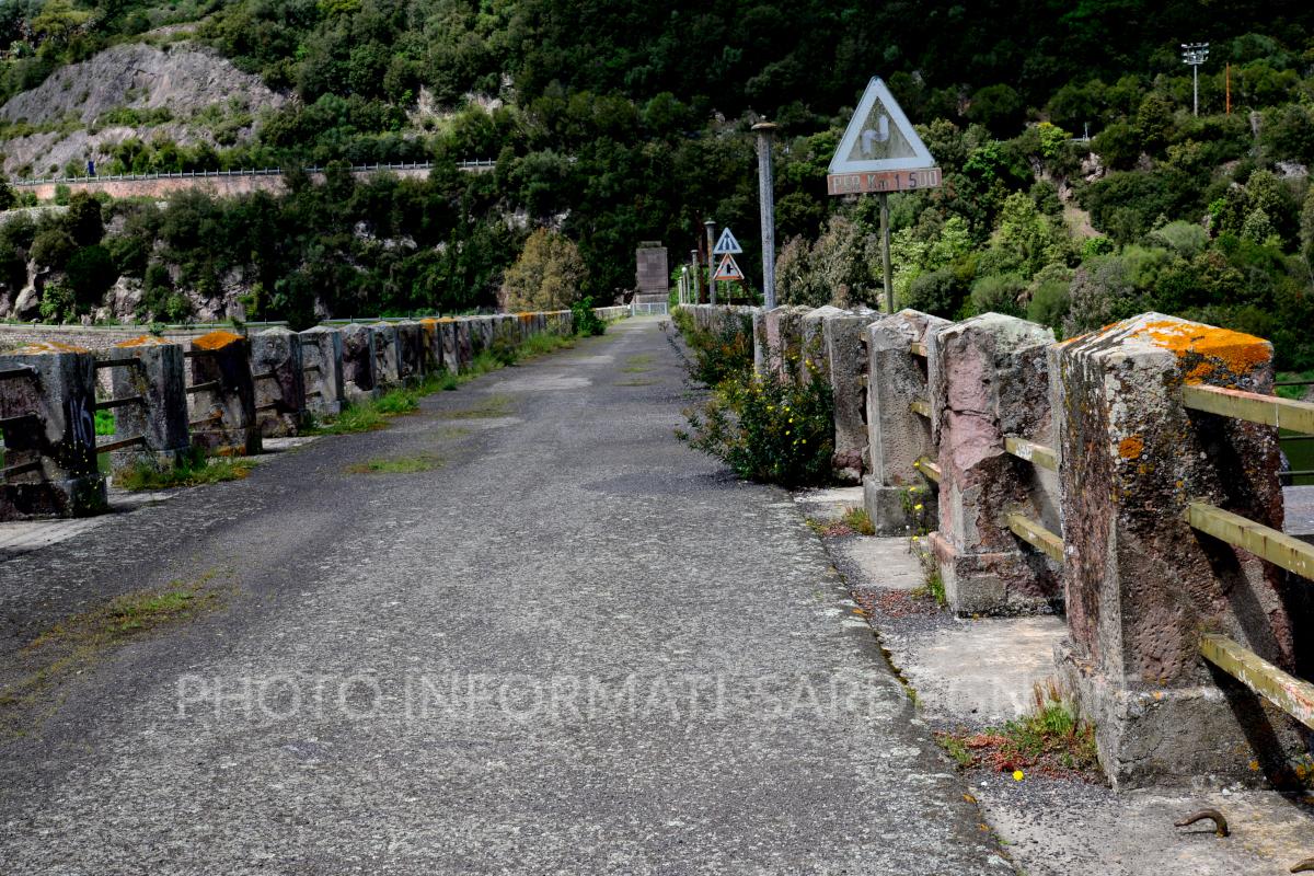 La strada sopra il lago. Ula Tirso