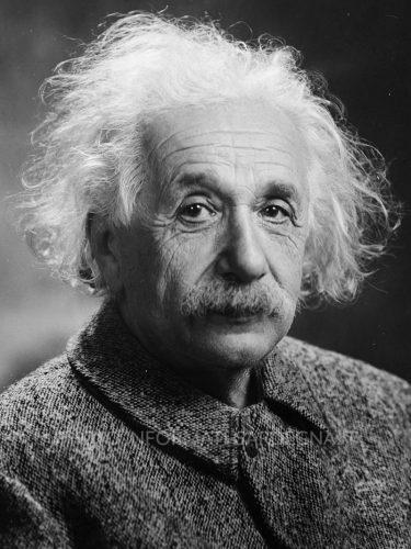 Albert Einstein, a 68 anni.