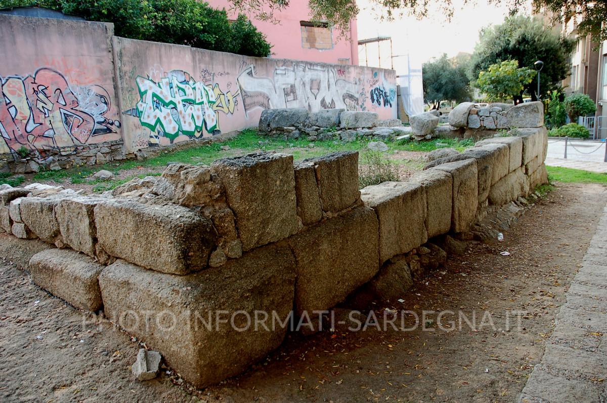 Mura puniche. Ruderi