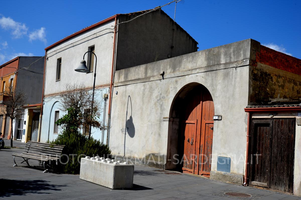 Centro storico di Sanluri coi suoi caratteristici portali ad arco del sud Sardegna