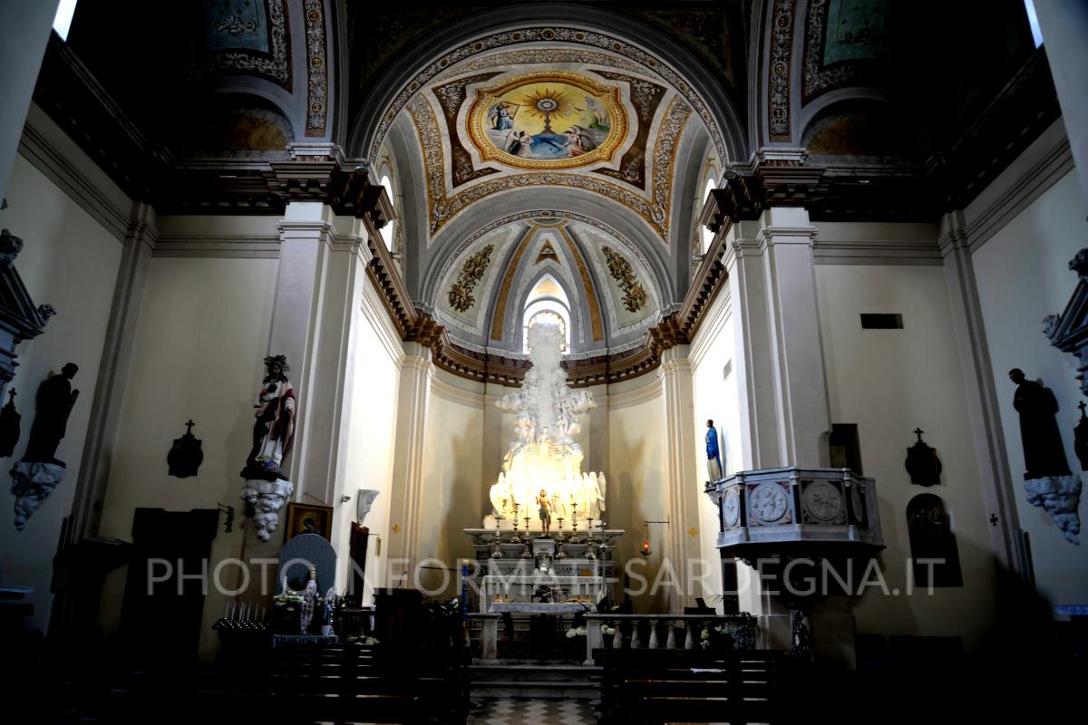 Interni della chiesa
