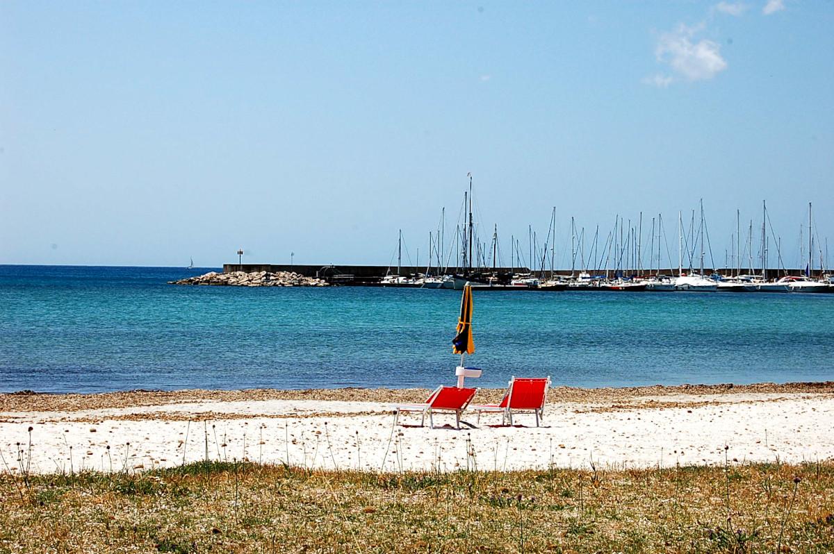 L'arenile bianco e il retrospiaggia dunale 