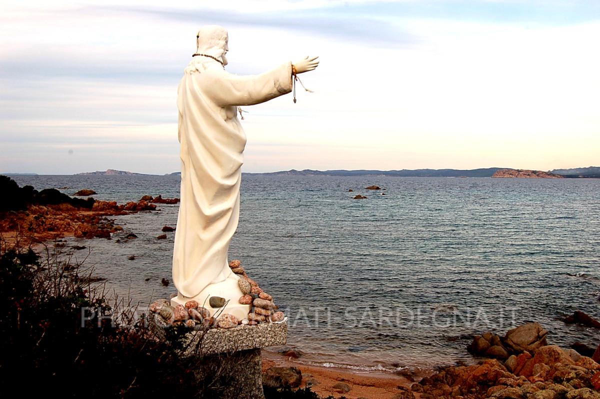 Torre Vignola e San Silverio: la statua sul mare
