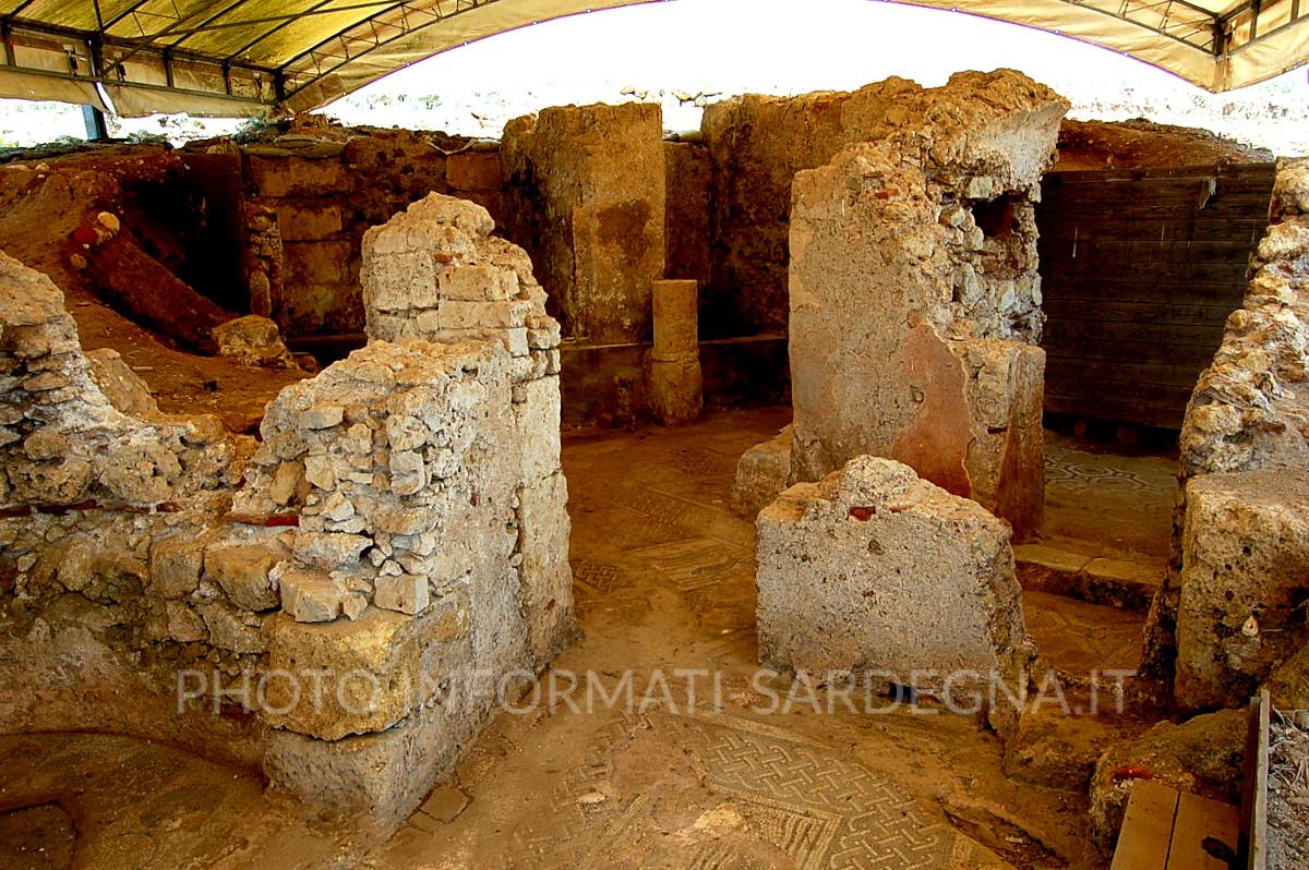Parti del sito archeologico custodite dentro l'Antiquarium Turritano