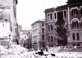 Bombardamenti su Cagliari in piazza Garibaldi. 1943