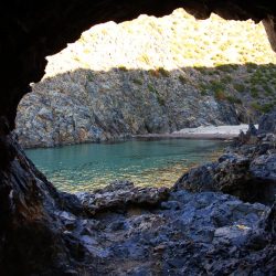 Cala Lunga, la spiaggia che si apre al lato nord del fiordo che conduce a Cala Domestica, Buggerru