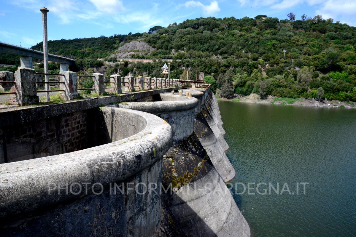 Lago Omodeo e infrastruttura murarie