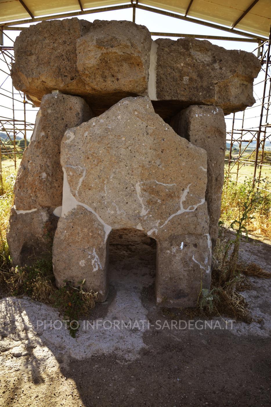 Dolmen di Sa Coveccada, Mores. 