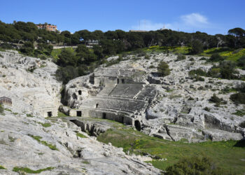 Anfiteatro romano di Cagliari: storia, architettura e spettacoli dell’antica Carales