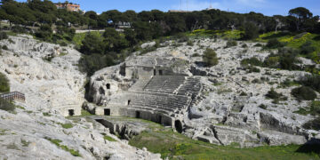 Anfiteatro romano di Cagliari: storia, architettura e spettacoli dell’antica Carales