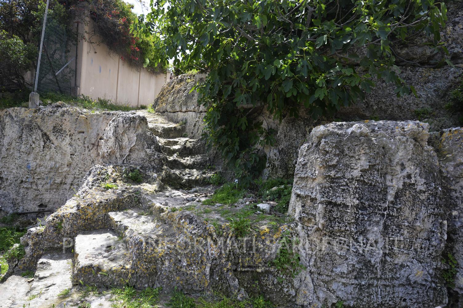 Ingresso secondario, ai piedi del Colle Buoncammino