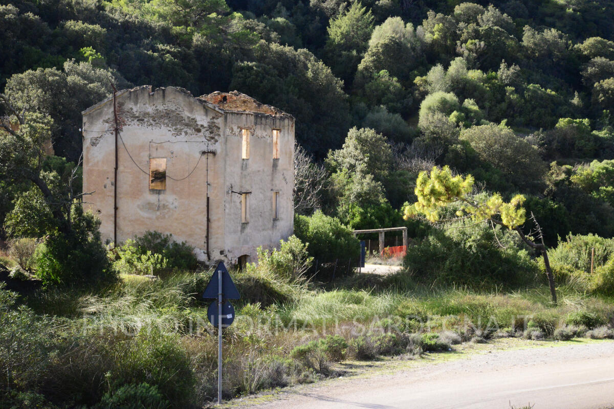 La strada d'ingresso all'impianto. Arbus