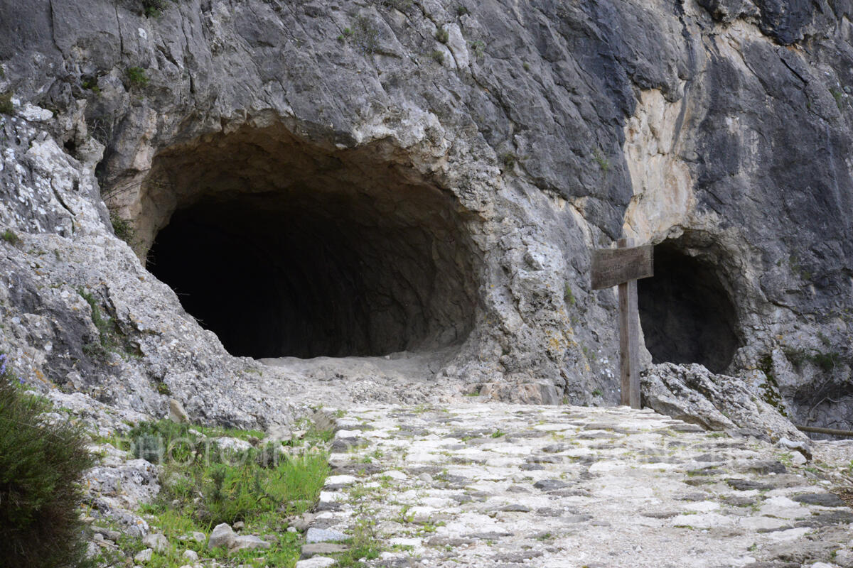 Galaria Etza: ingresso dal versante di Dorgali