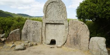 Tomba dei Giganti S'Ena e Thomes, Dorgali