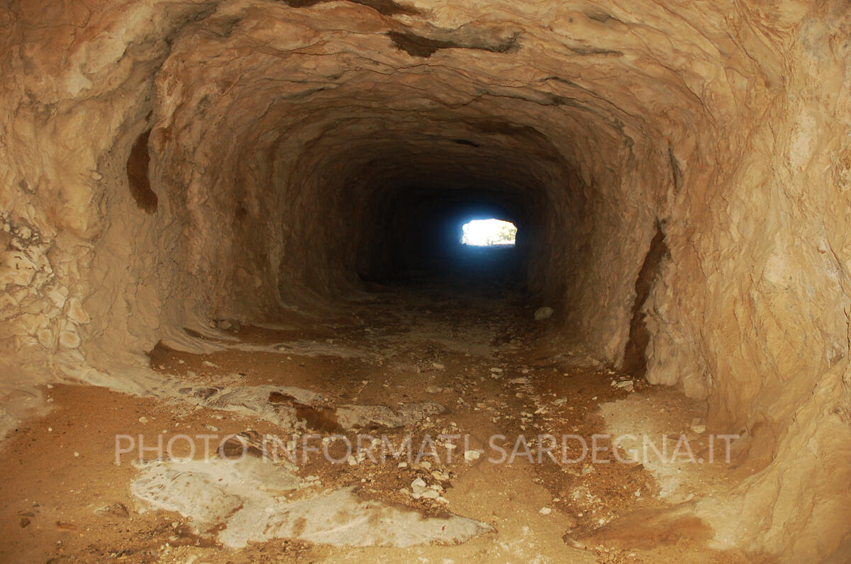 La pancia della galleria vecchia di Dorgali