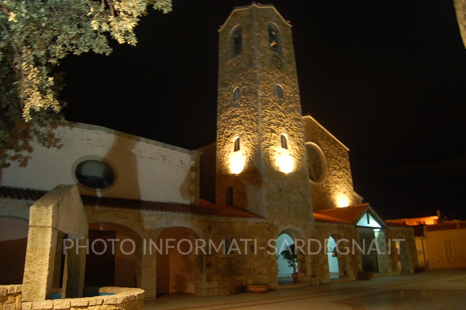 Il campanile e il portico della chiesa parrocchiale di Cannigione