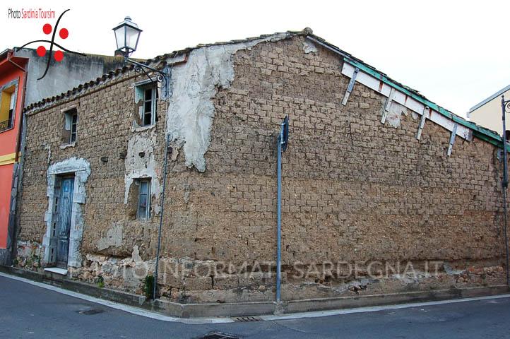 Casa privata costruita con i lardiraius a Serramanna