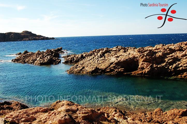 Isola Rossa: la scogliera