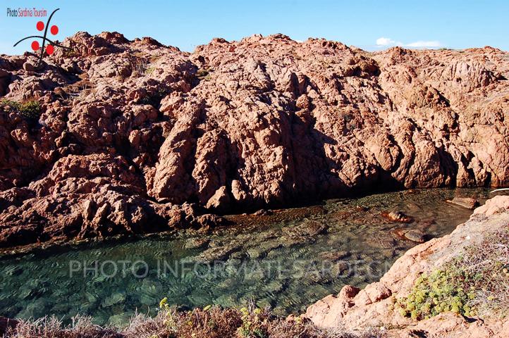 Isola Rossa: la scogliera
