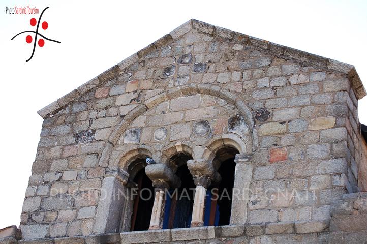 Frontale alto della Basilica di San Simplicio a Olbia