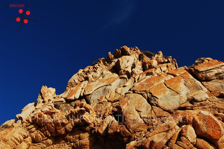 Isola Rossa: la scogliera
