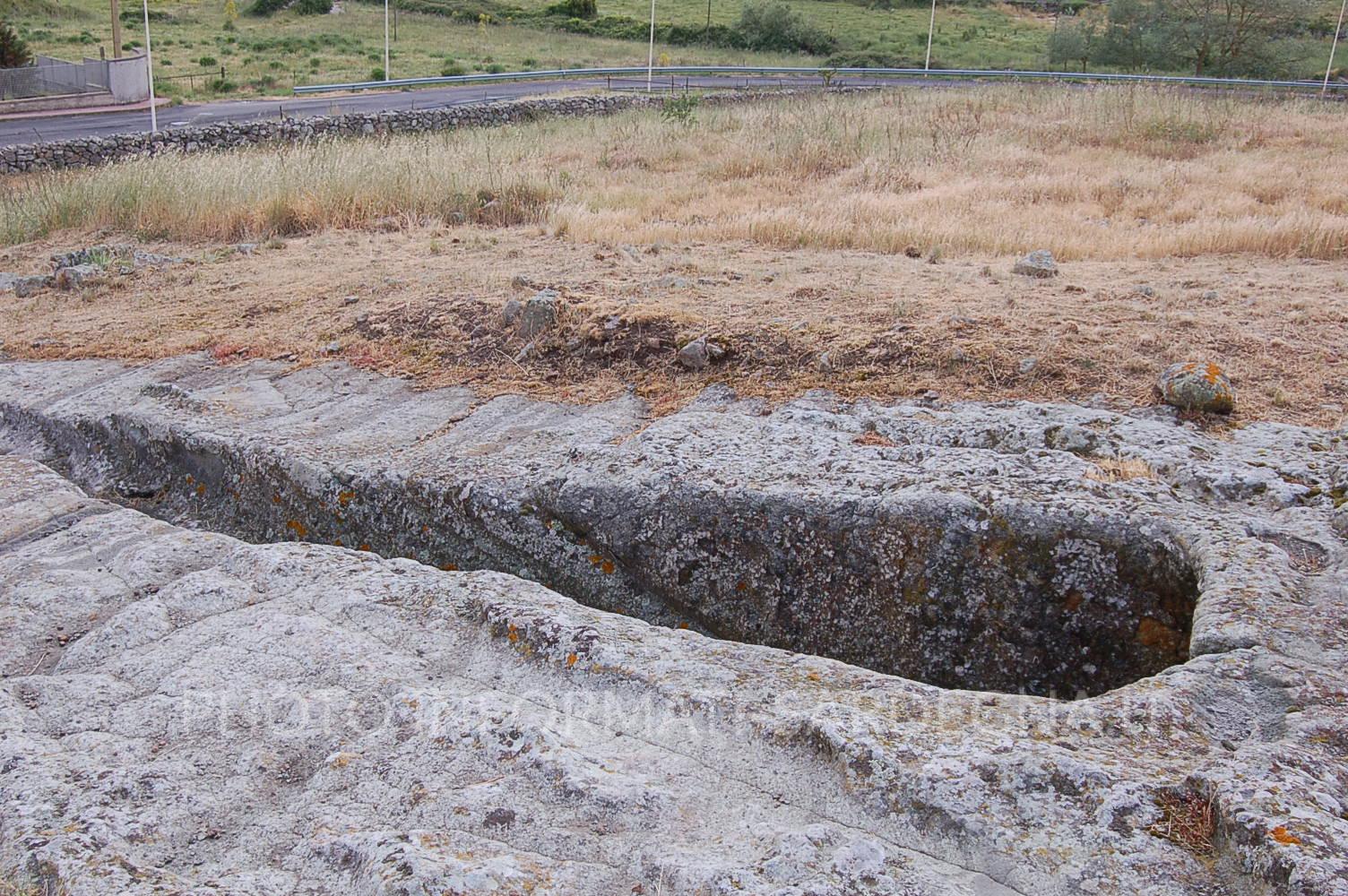 Lo scavo caratteristico nella roccia