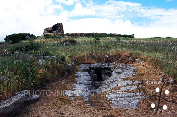 Nuraghe Ruju e la necropoli di Filigosa