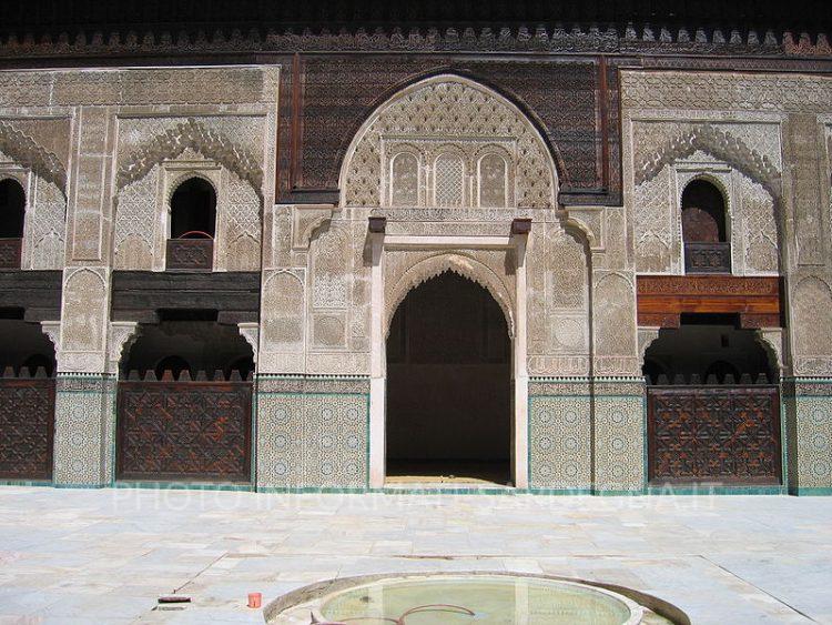 FEZ - Il cortile della Madrasa Bou Inania