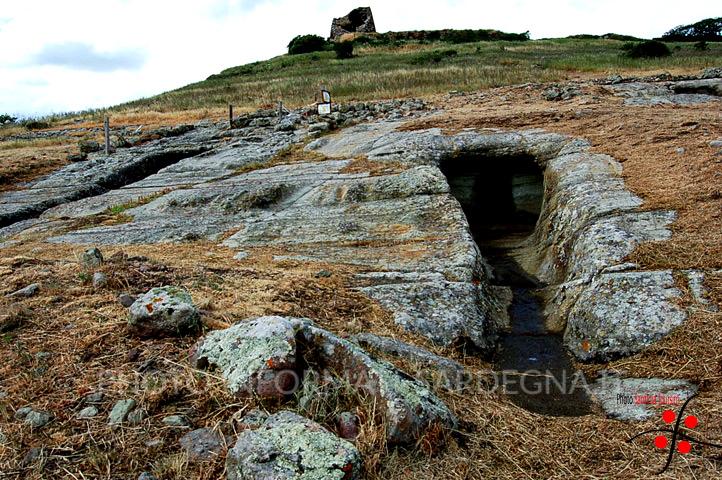 Nuraghe Ruju e la necropoli di Filigosa