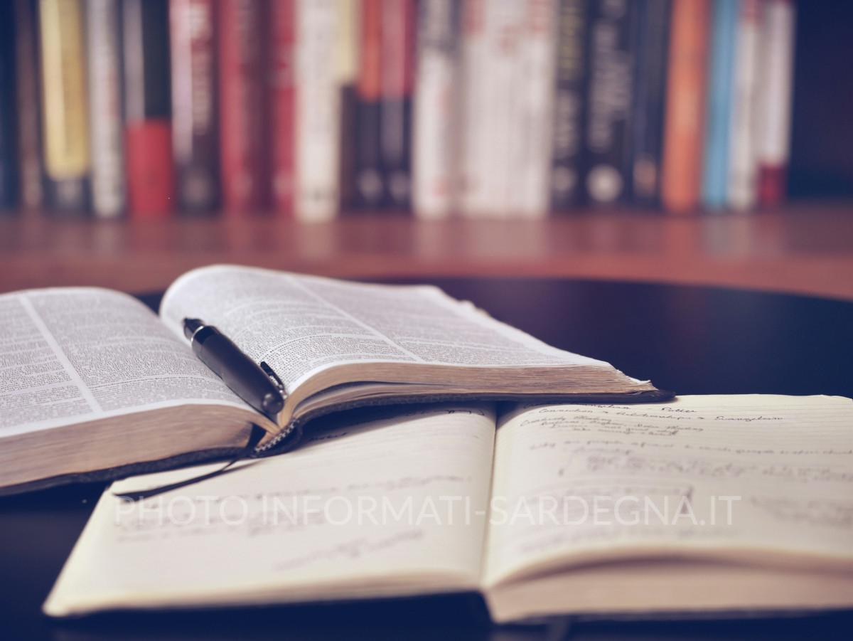 Studiare cultura generale. Foto di Aaron Burden su Unsplash