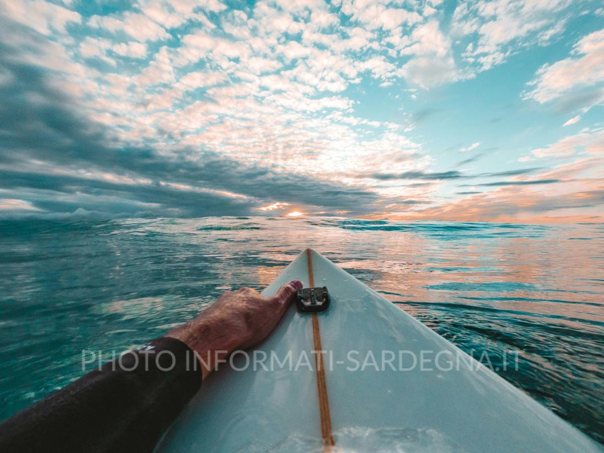 Surf in Sardegna. Foto di Gian Luca Pilia su Unsplash