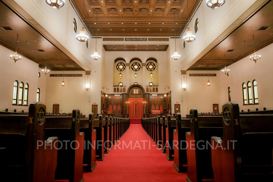 Una sinagoga. Foto di Lainie Berger su Unsplash