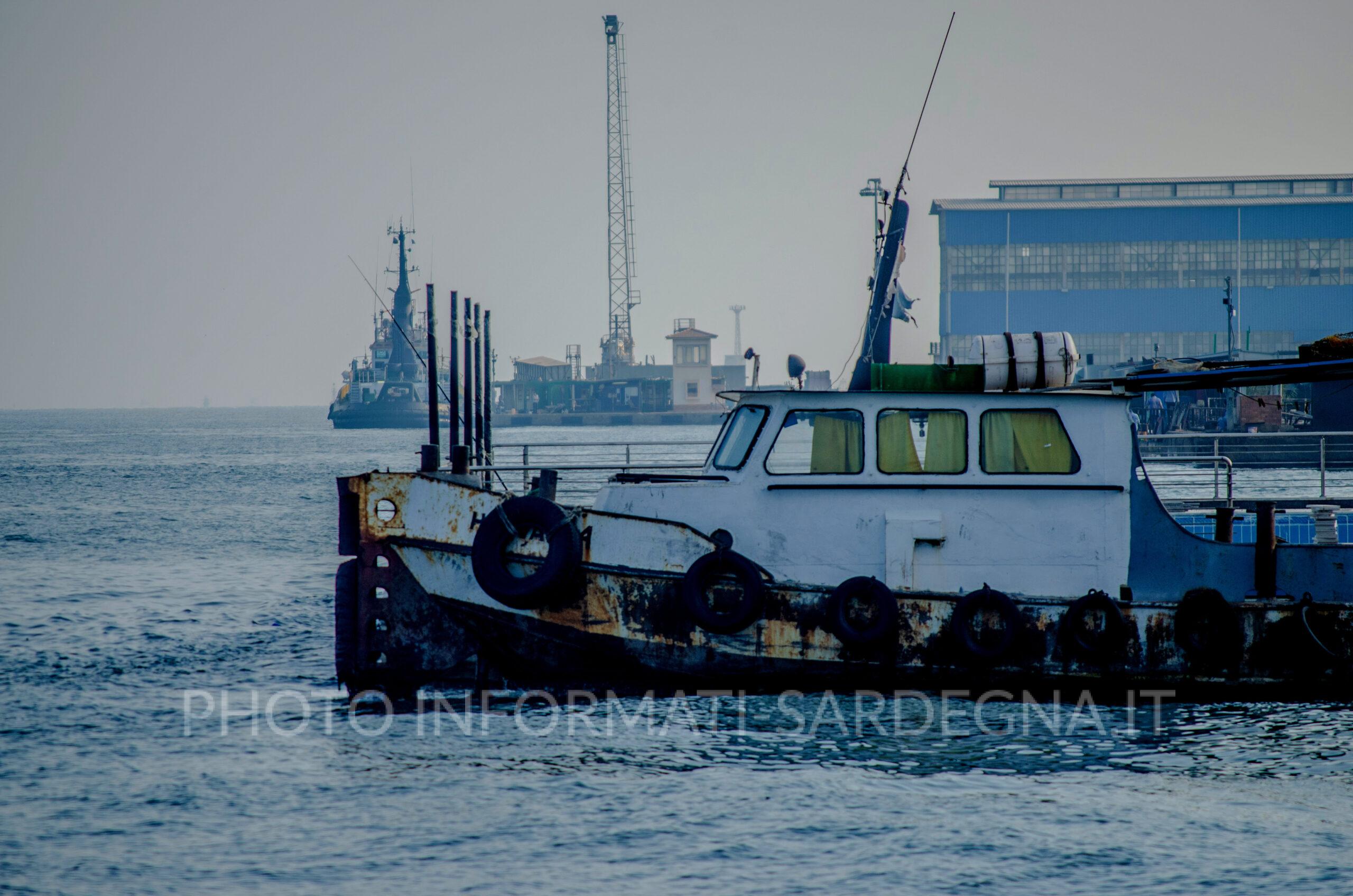 Segnali nautofoni e ottici. Foto di Mohammed Mosaad su Unsplash