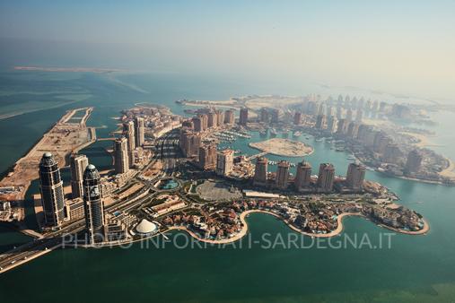 Doha vista dall'alto. Foto di Visit Qatar su Unsplash