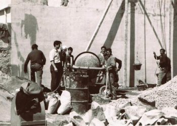 Muratori di Sadali al lavoro. 1965