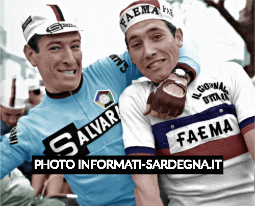 Gimondi e Merckx scherzano prima della partenza di una tappa al Giro di Sardegna 1968