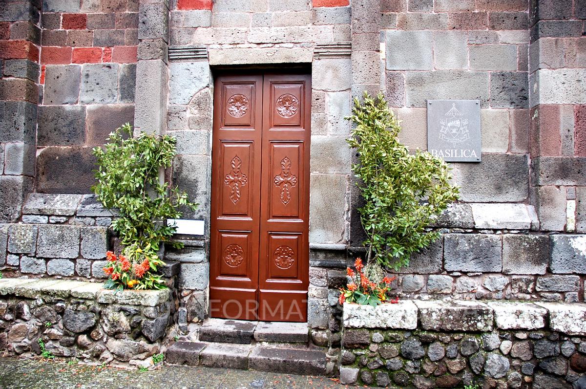 Ingresso laterale alla chiesa