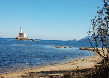 Le Vecchie Saline e l'isola della Bocca con il Faro