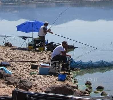 Gara di pesca sportiva sul Lago Lerno, davanti all'Agriturismo Lerno.Pattada